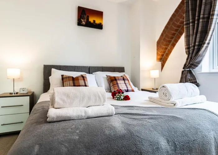 Grade 2 Listed Converted Church, Within 750Yrds To Southsea Beach