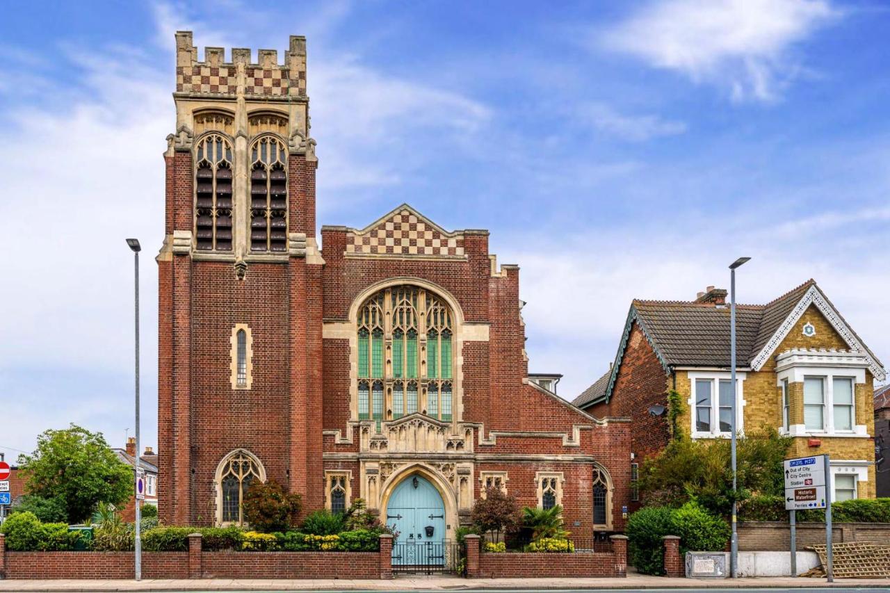 Appartement Grade 2 Listed Converted Church, Within 750yrds To Southsea